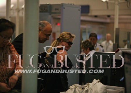 Jocelyn Wildenstein on airport Mostrar imagen