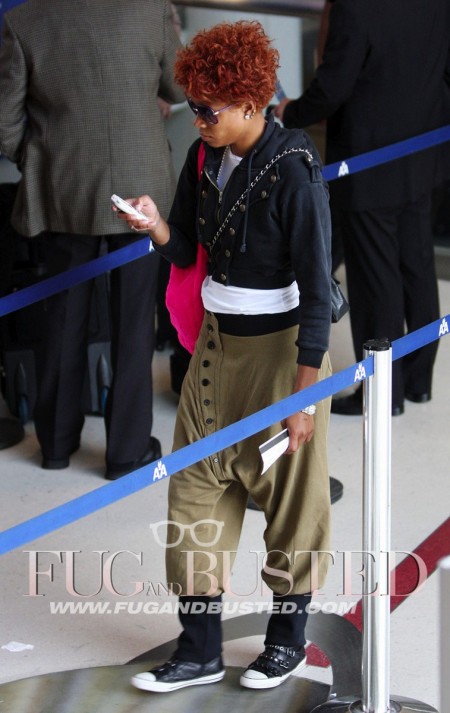 Kelis' Funky Flying Fashion Mostrar imagen