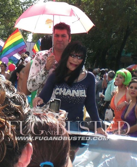 Lyn May comprometida con las causas Mostrar imagen