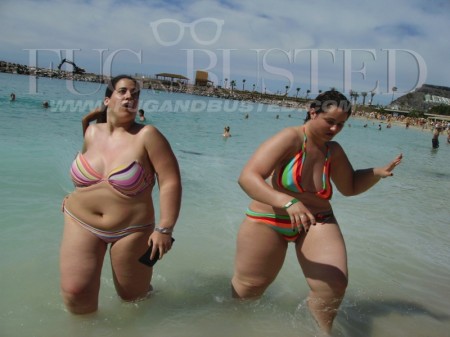 Phoebe y su amiga ahora echan barriga Mostrar imagen