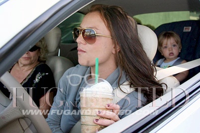 Britney Spears does Starbucks! Mostrar imagen