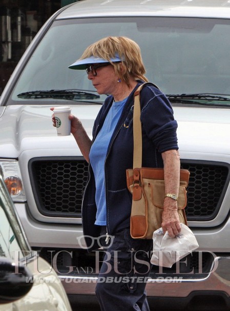 Shirley McLane does Starbucks! Mostrar imagen