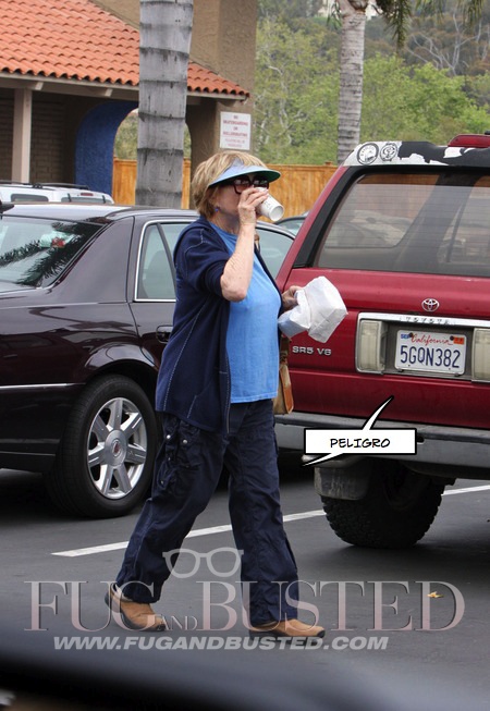 Shirley McLane does Starbucks! Mostrar imagen