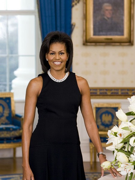 El retrato oficial. Vestido negro, perlas, un 10 para Michelle.